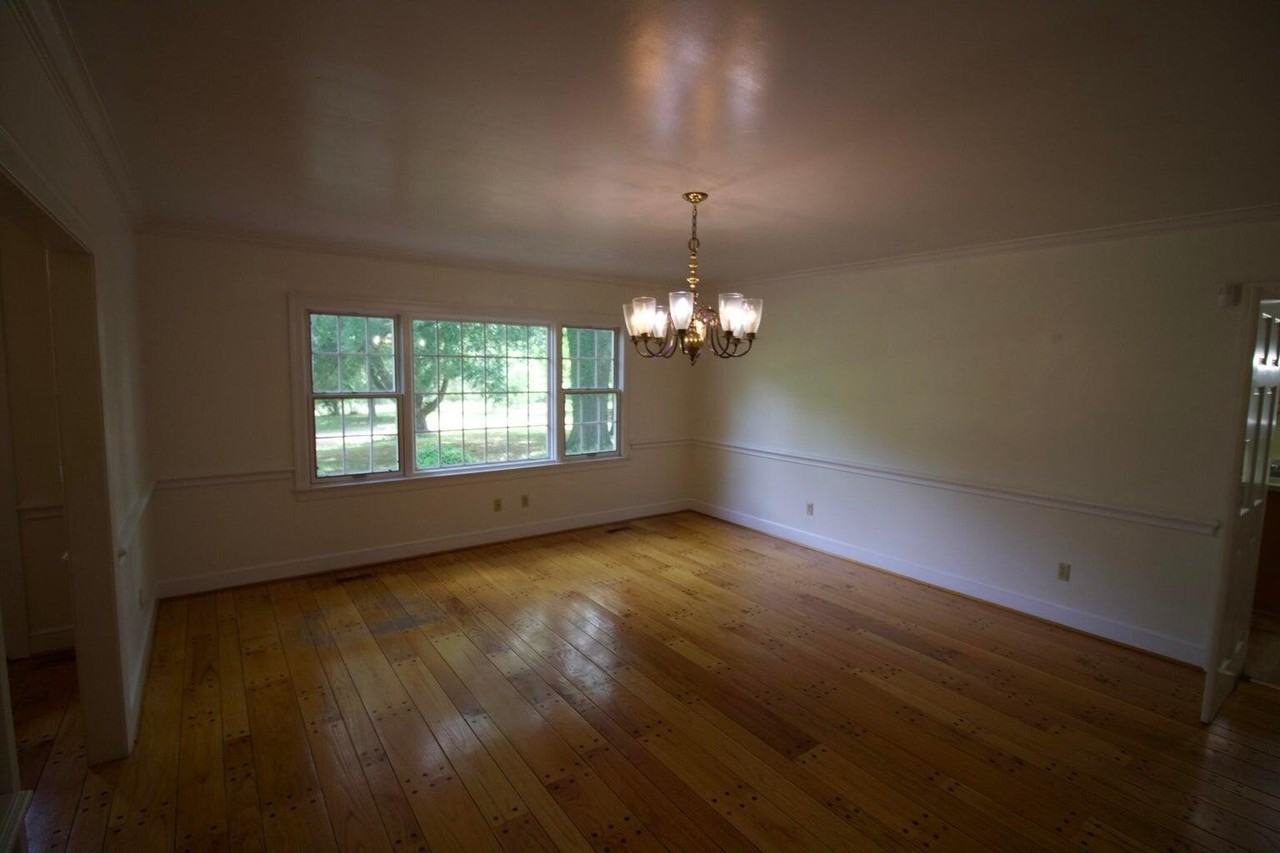 1502 Electric Rd - Photo 5 of 28