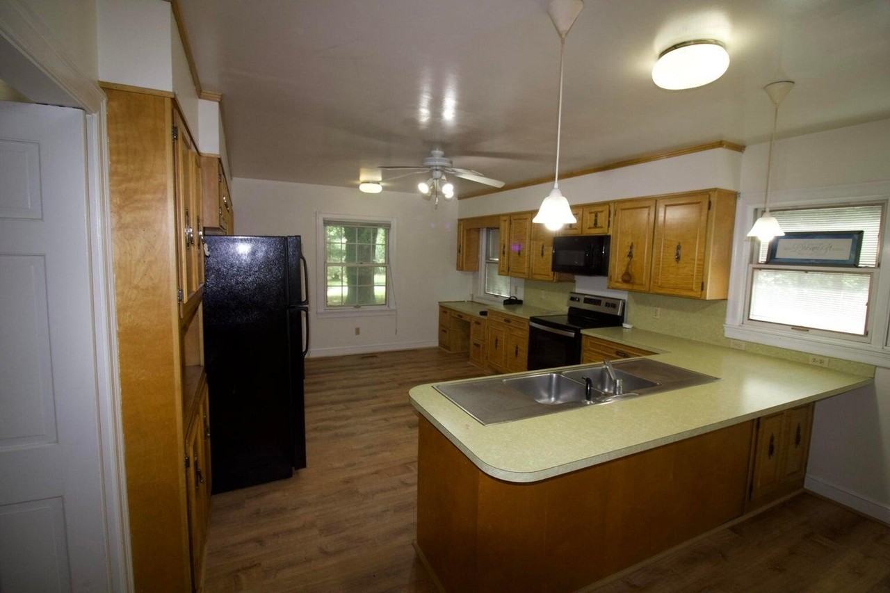 1502 Electric Rd - Photo 6 of 28