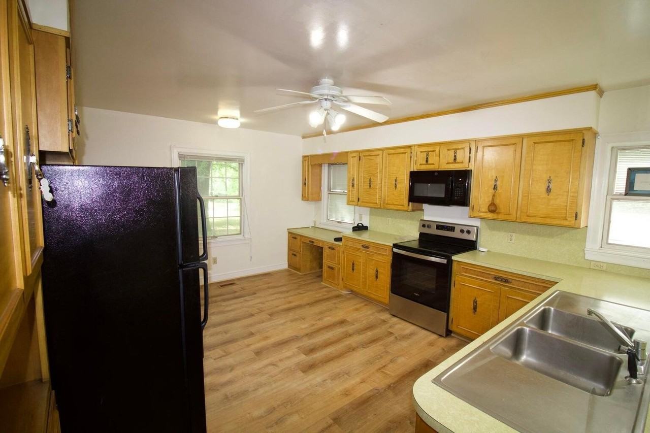 1502 Electric Rd - Photo 7 of 28