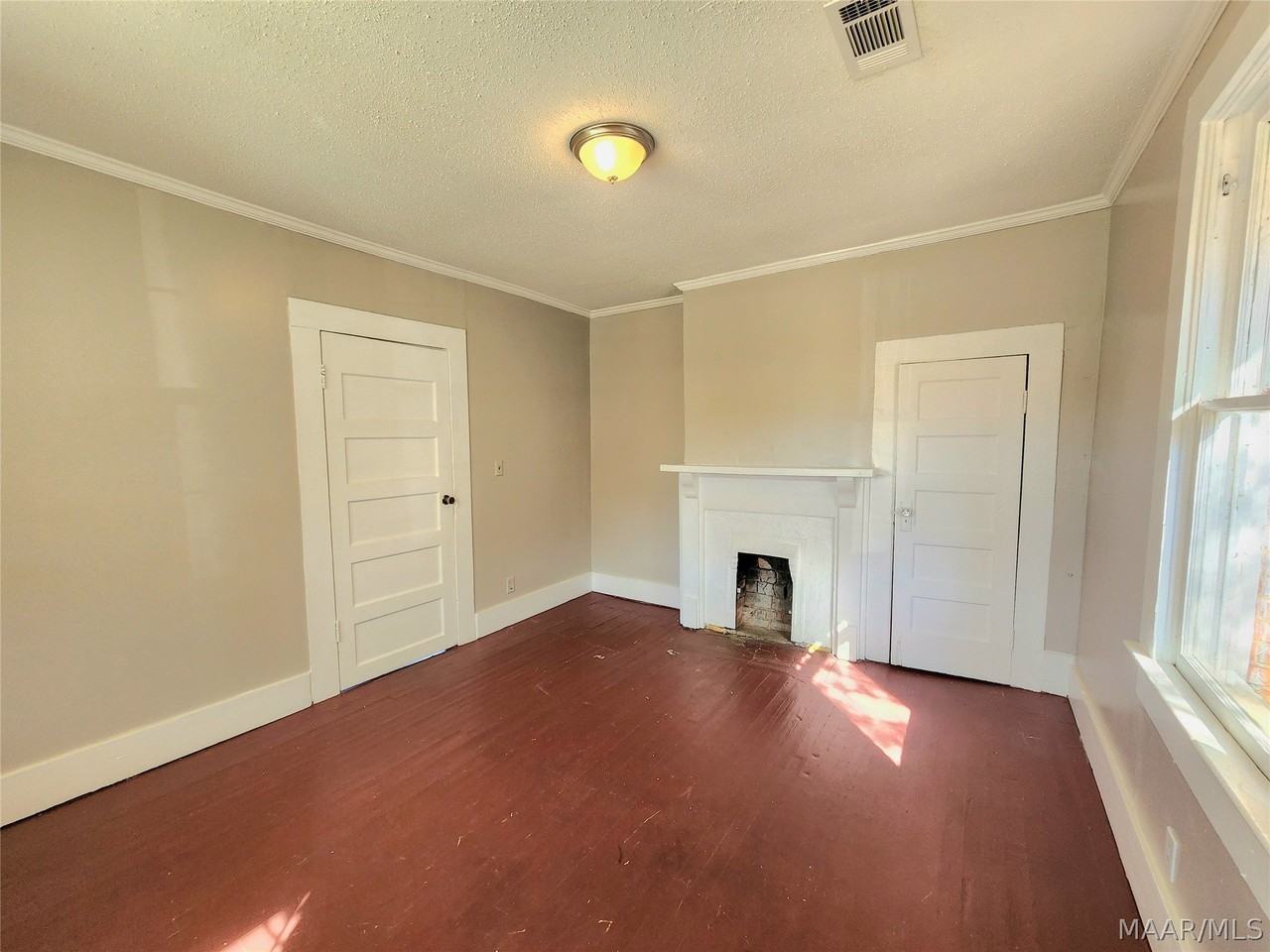 210 W Osceola St - Photo 4 of 28