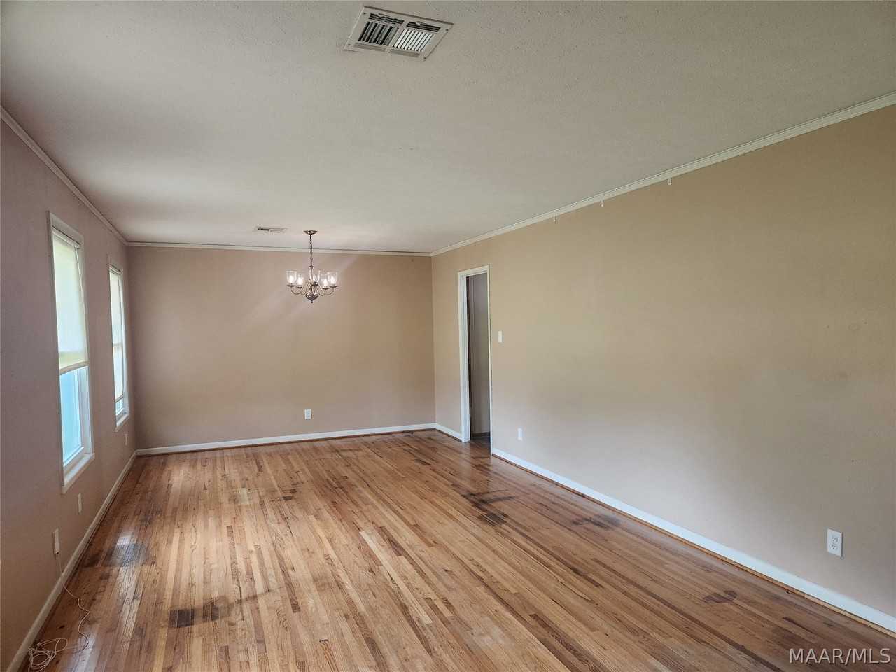 1203 Oates Rd - Photo 4 of 49
