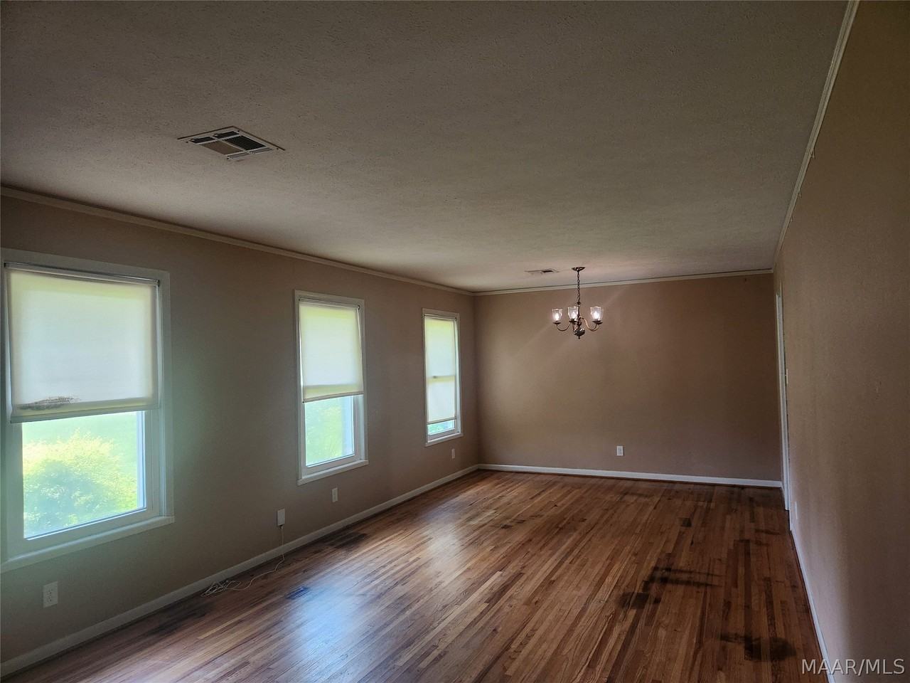 1203 Oates Rd - Photo 5 of 49