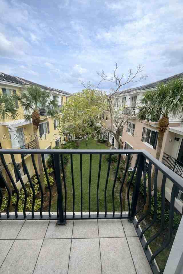 556 Nw 39th Cir - Photo 4 of 18