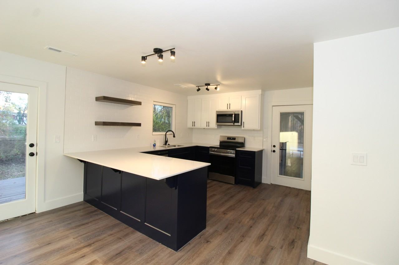 50 E 7th St #1