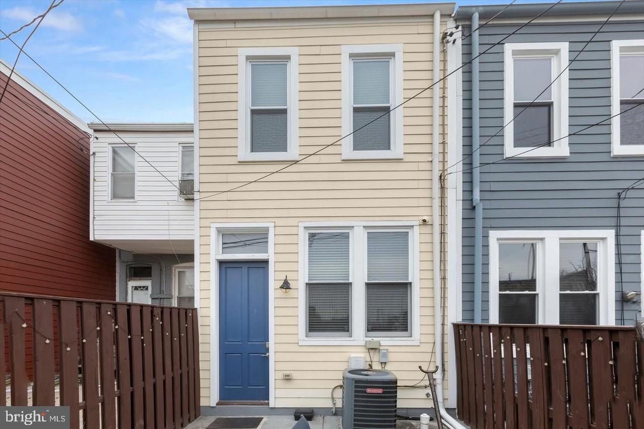 943 N Patterson Park Ave - Photo 2 of 24