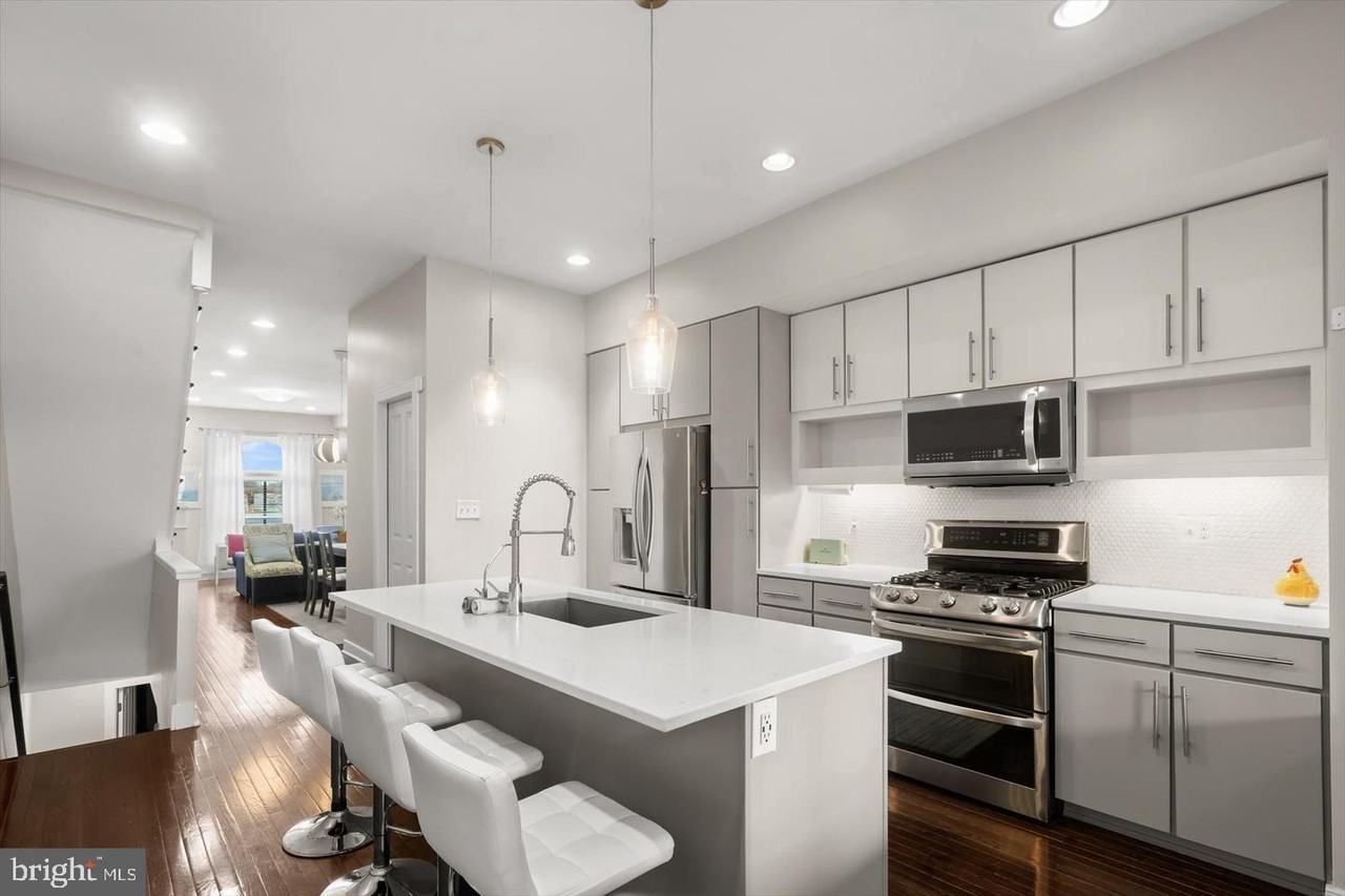 943 N Patterson Park Ave - Photo 7 of 24