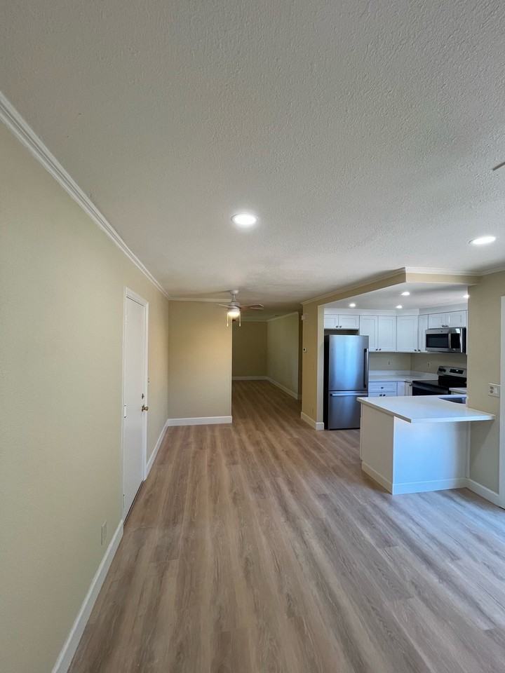 1522 Rhododendron Dr #1 - Photo 2 of 10