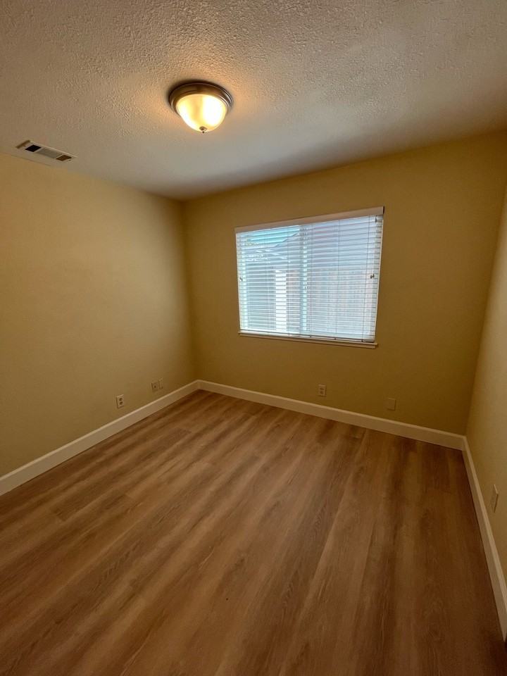 1522 Rhododendron Dr #1 - Photo 5 of 10
