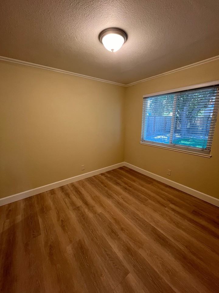 1522 Rhododendron Dr #1 - Photo 4 of 10
