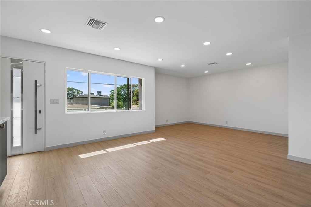 10822 Mount Gleason Ave - Photo 2 of 25