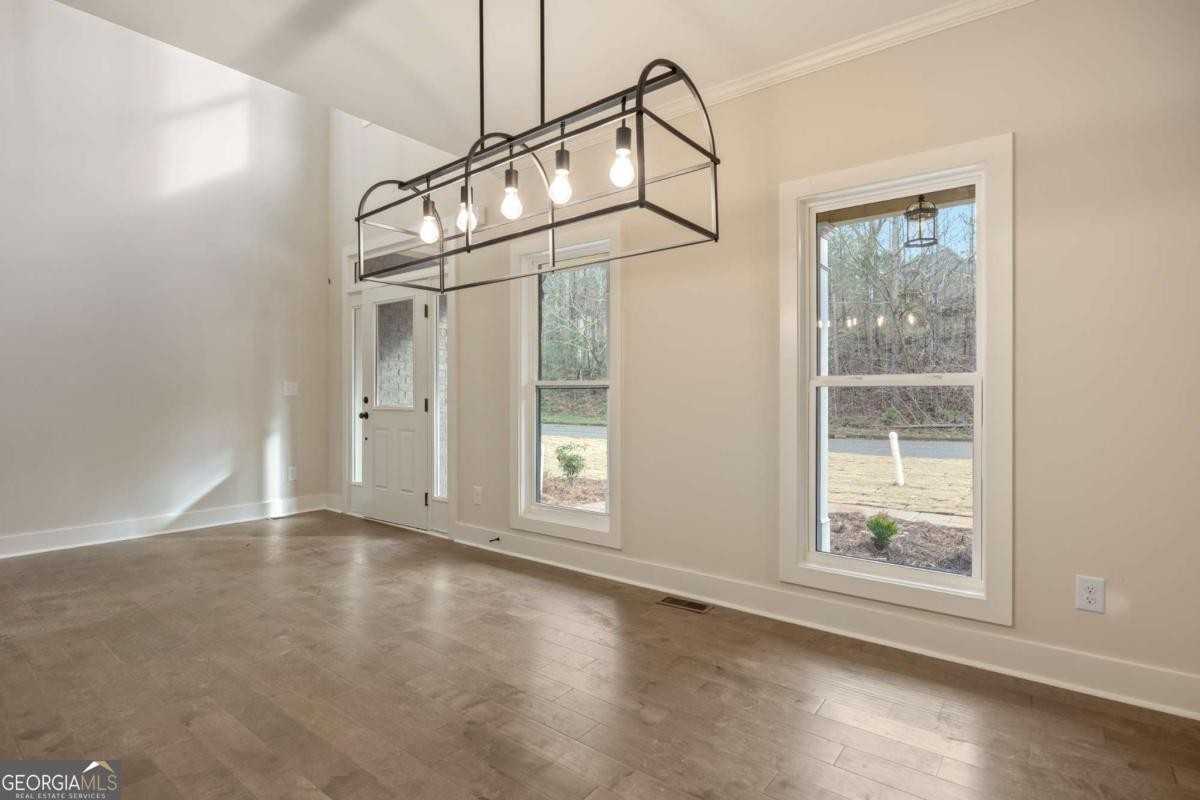 370 Ansley Dr - Photo 4 of 45