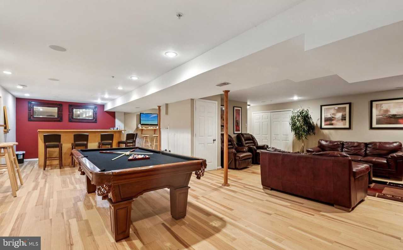 15206 Derbyshire Way - Photo 3 of 18