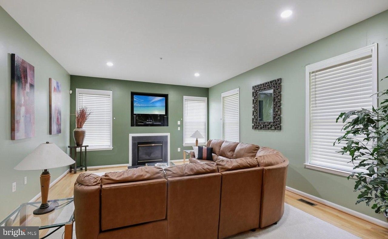 15206 Derbyshire Way - Photo 4 of 18