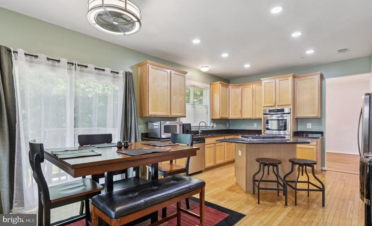 15206 Derbyshire Way - Photo 5 of 18