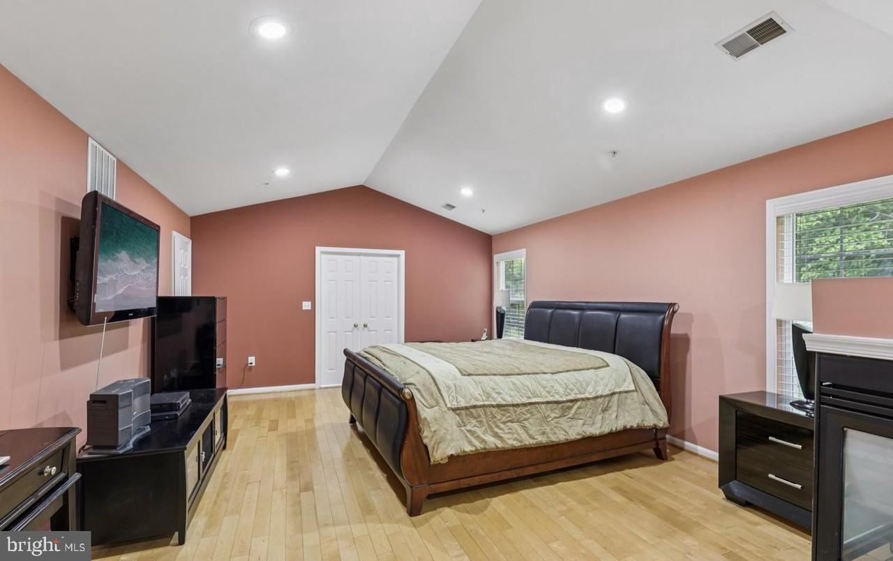 15206 Derbyshire Way - Photo 7 of 18