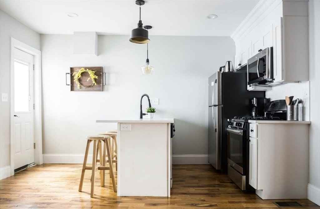 143 Everett St - Photo 3 of 8