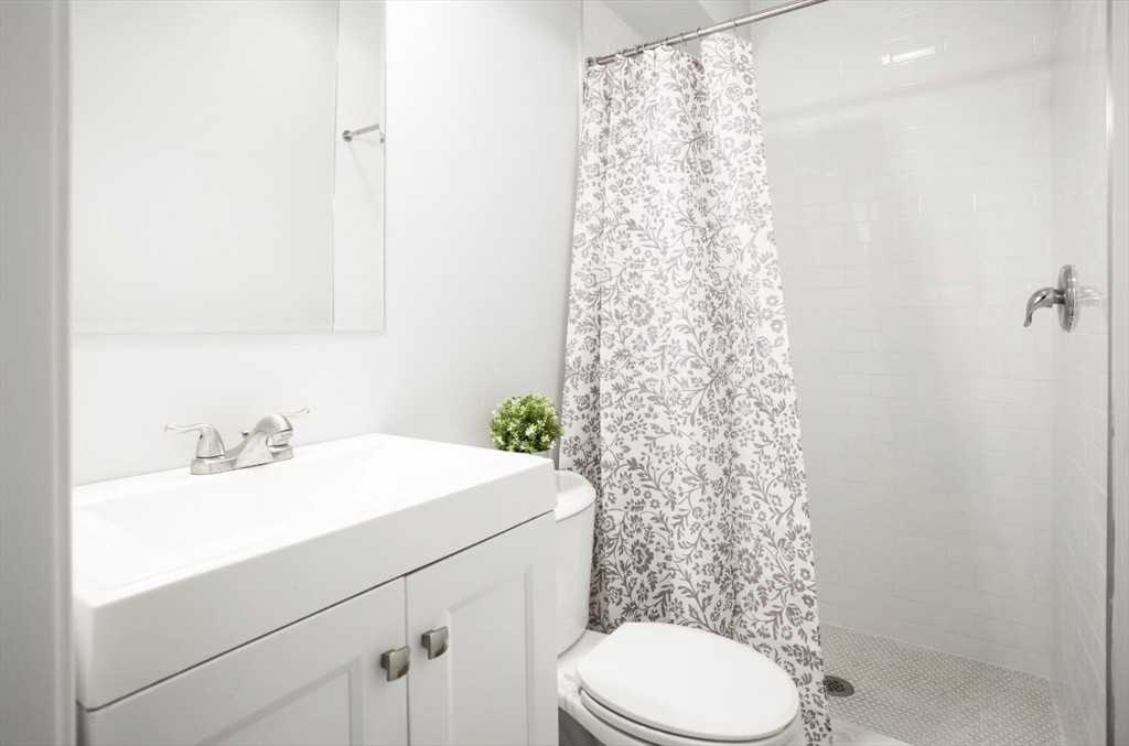 143 Everett St - Photo 5 of 8