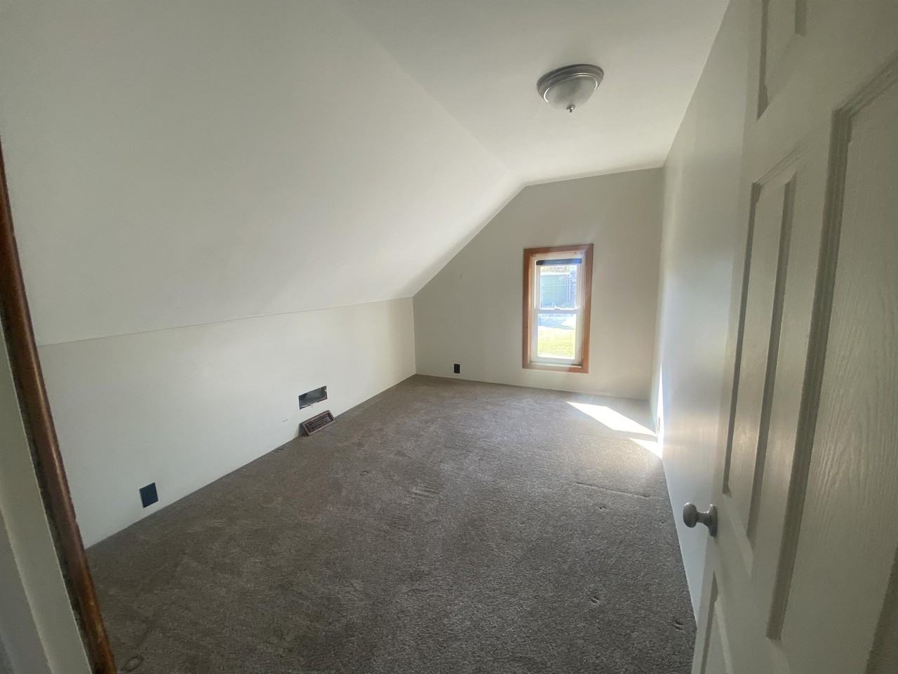 1106 W Auburn Dr #1 - Photo 5 of 13