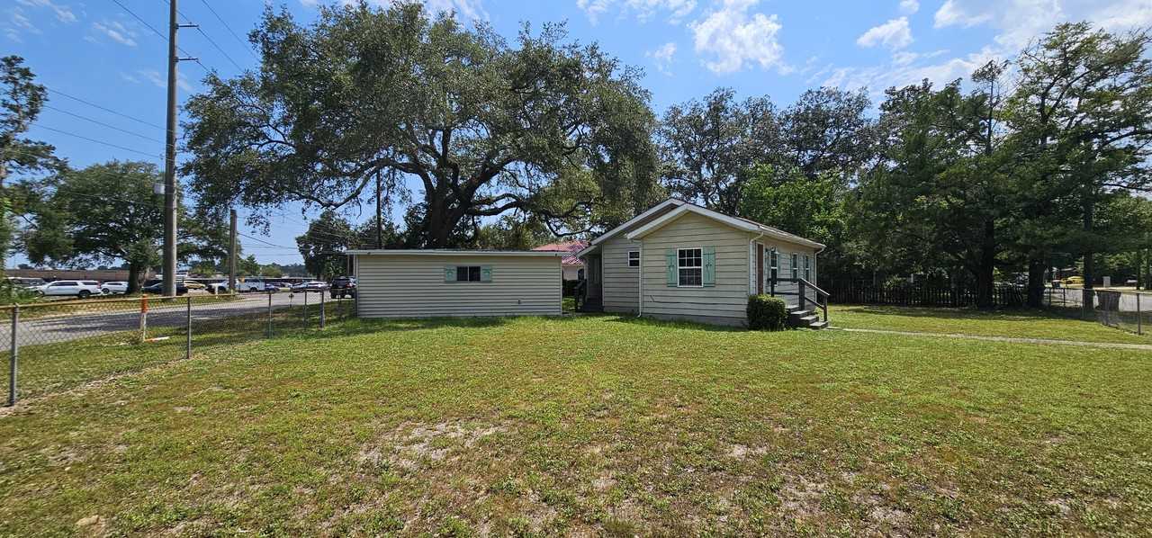725 Powell Dr #1 - Photo 2 of 22