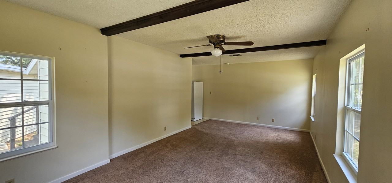 725 Powell Dr #1 - Photo 4 of 22