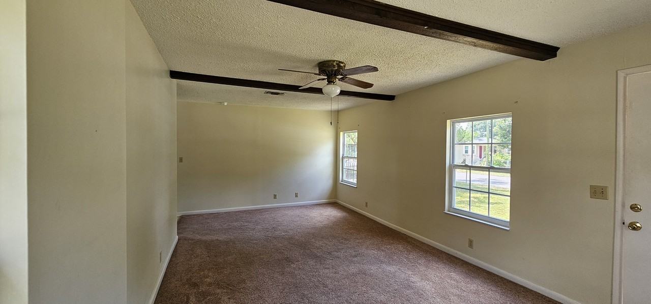 725 Powell Dr #1 - Photo 5 of 22