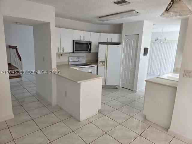9921 Nw 31st St #9921 - Photo 5 of 15