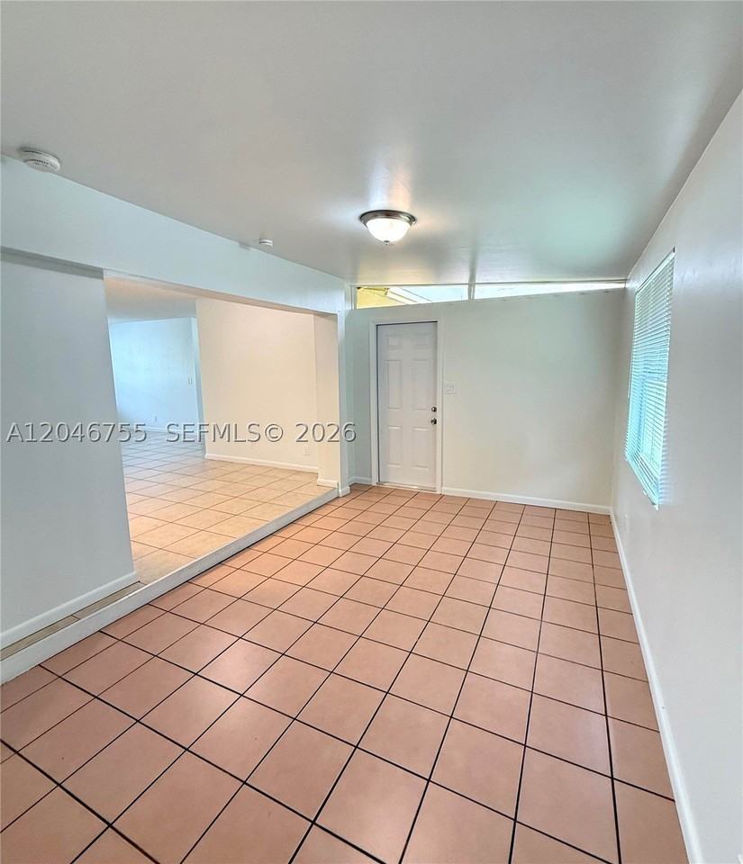 12096 Dolphin Dr - Photo 5 of 15