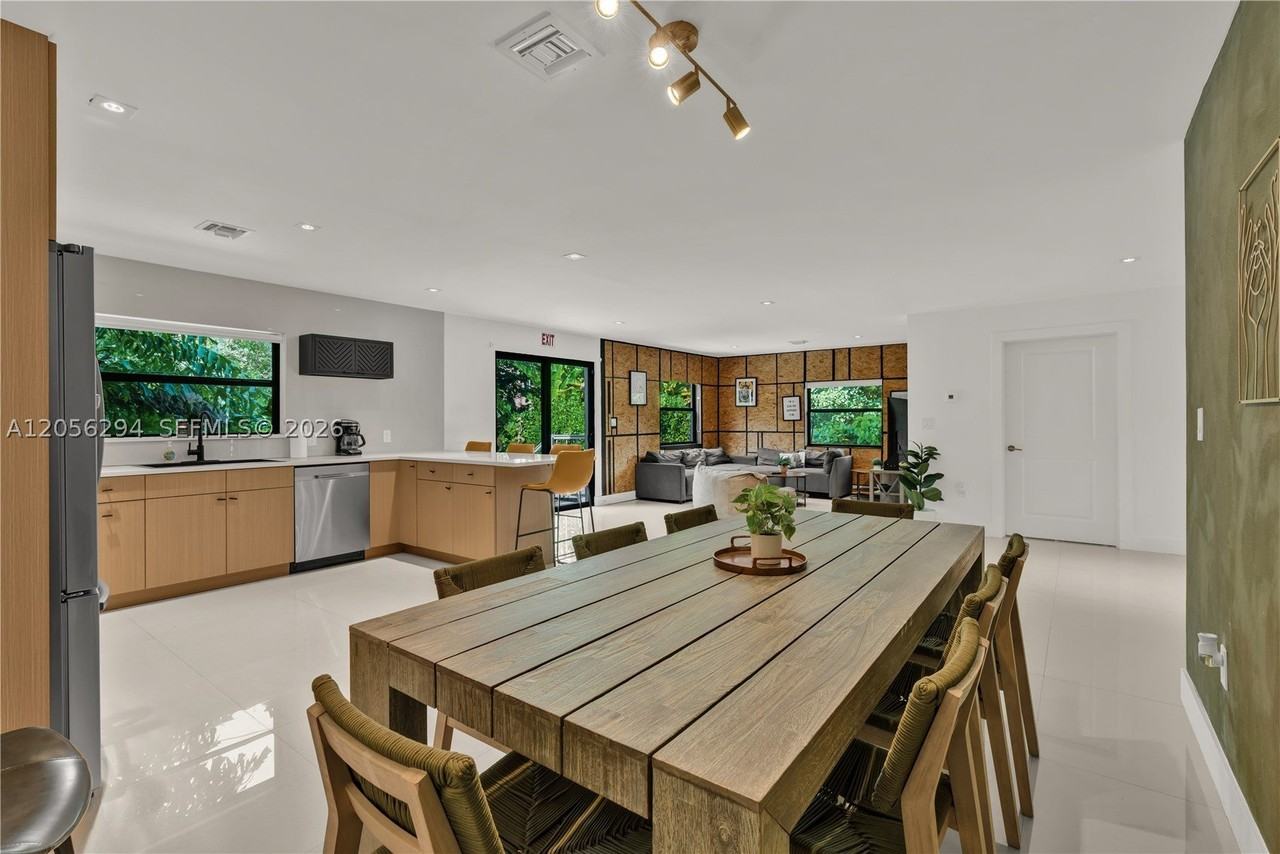 808 Sw 29th St - Photo 2 of 21