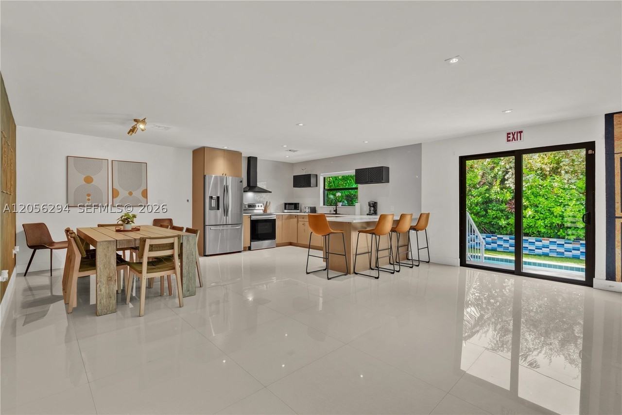 808 Sw 29th St - Photo 4 of 21