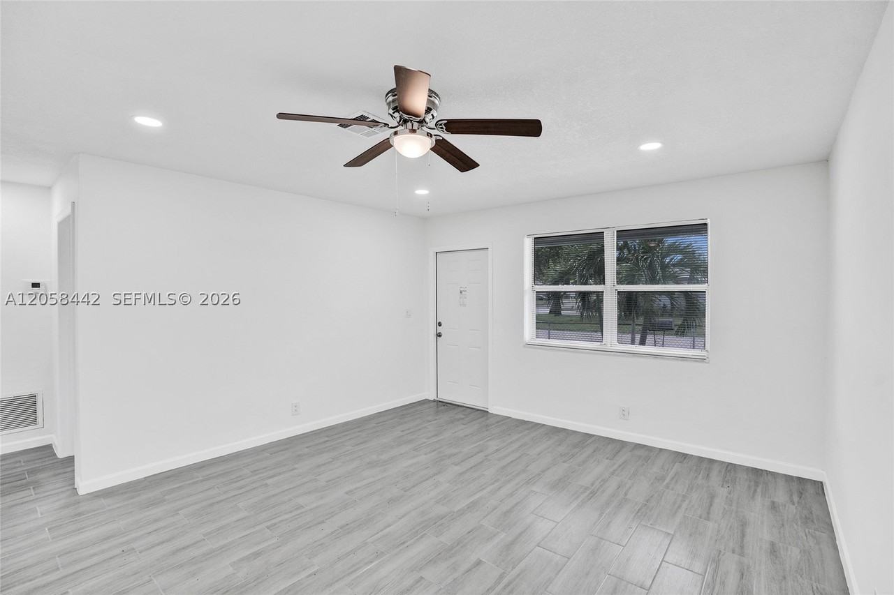 5900 Nw 19th St #A - Photo 6 of 17