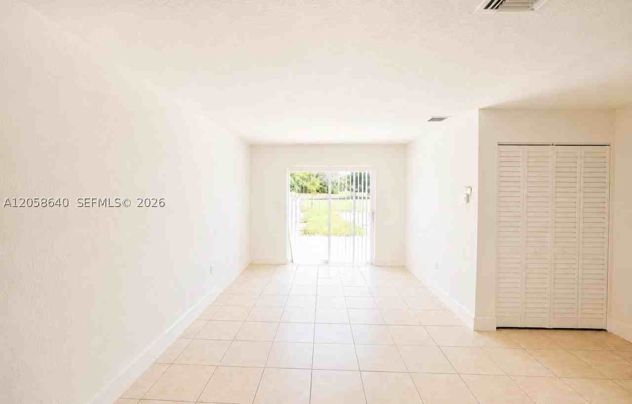 20674 Nw 38th Ave - Photo 4 of 14