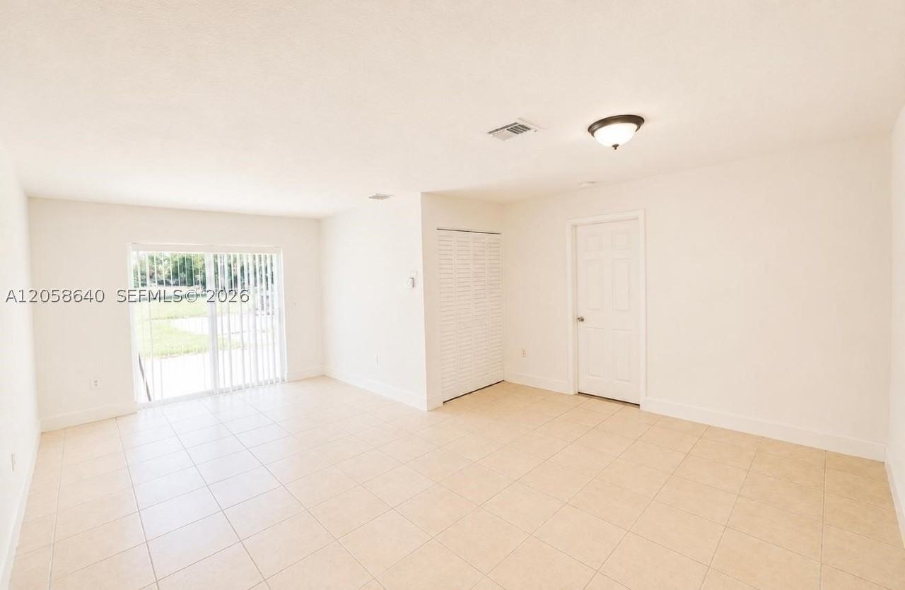 20674 Nw 38th Ave - Photo 5 of 14
