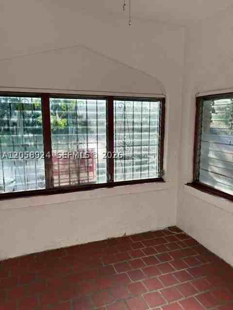 125 Nw 7th Ave #1 - Photo 4 of 9