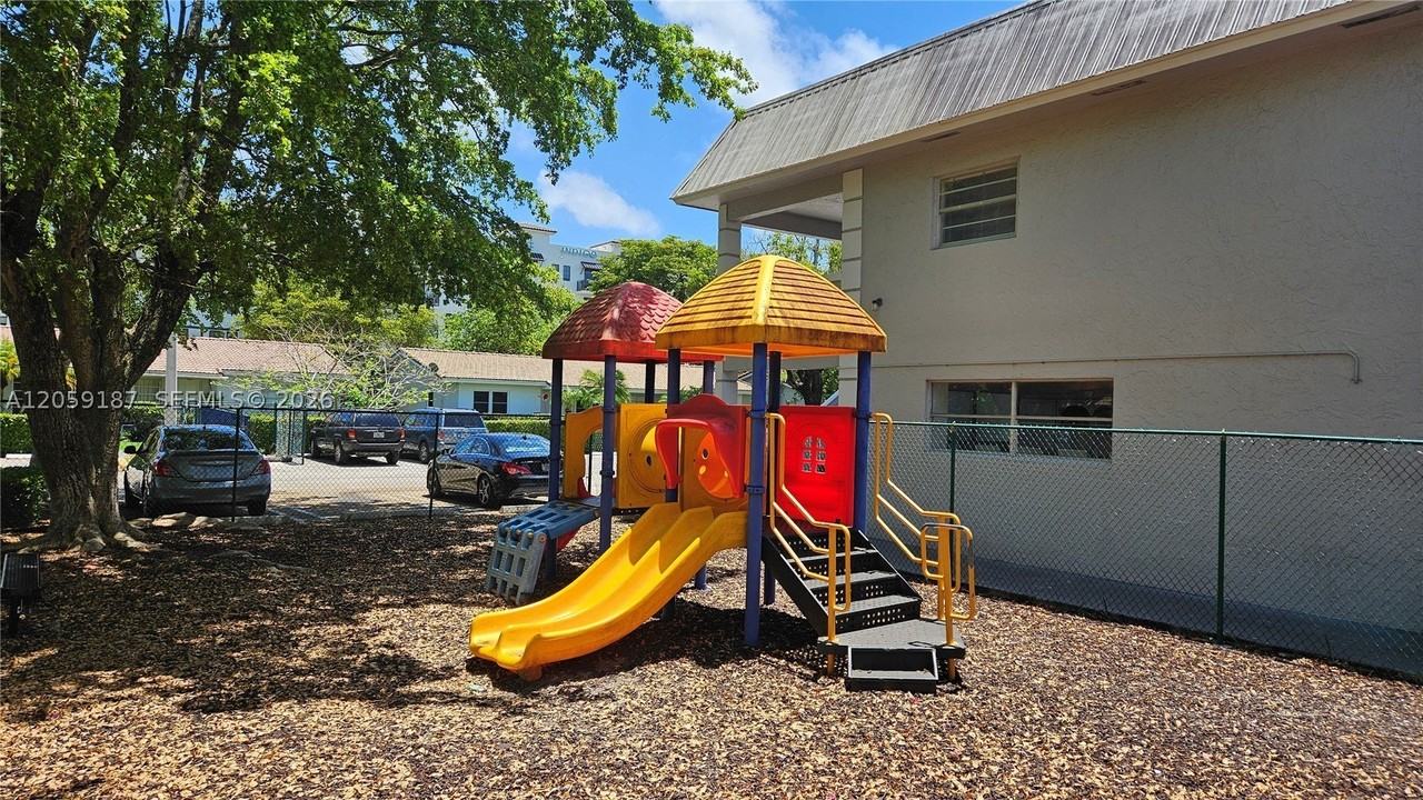 17255 Sw 95th Ave #211 - Photo 4 of 12