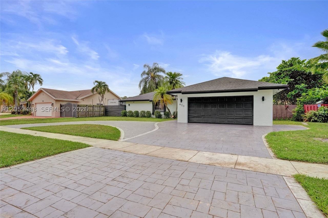620 Sw 100th Ave - Photo 2 of 50