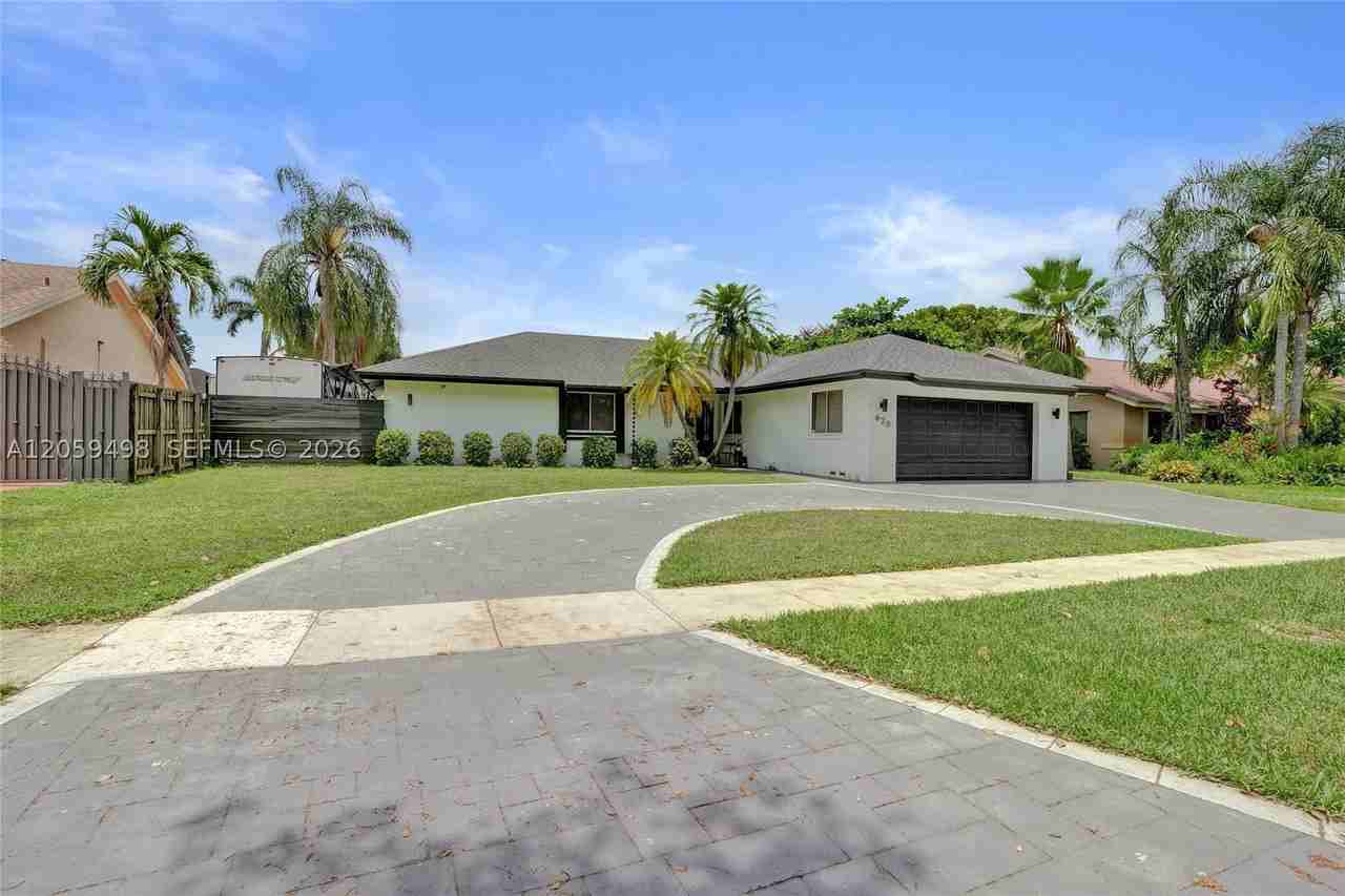620 Sw 100th Ave - Photo 3 of 50
