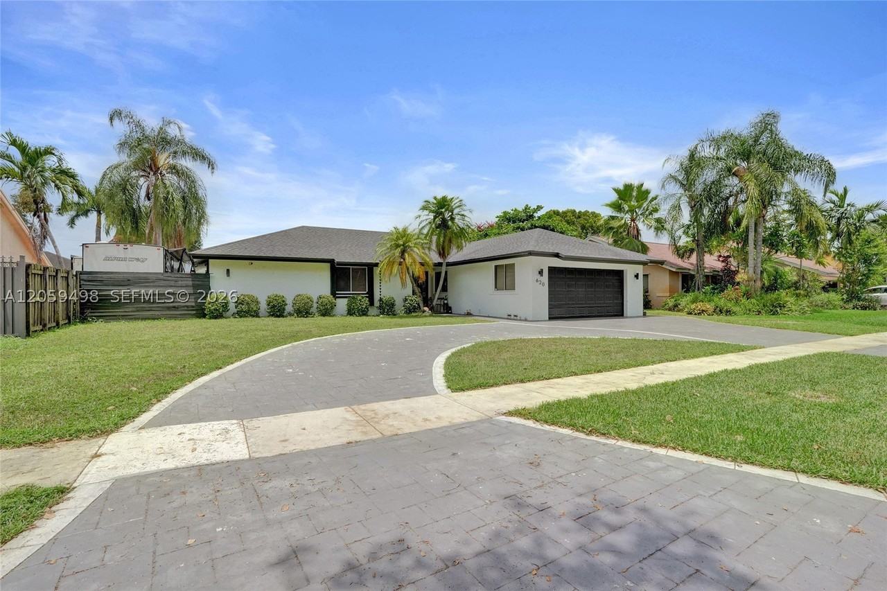 620 Sw 100th Ave - Photo 4 of 50