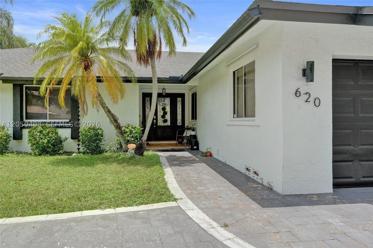620 Sw 100th Ave - Photo 6 of 50