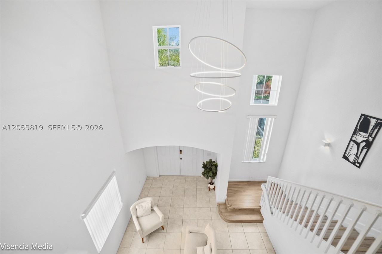3160 Ne 1st Dr - Photo 5 of 38