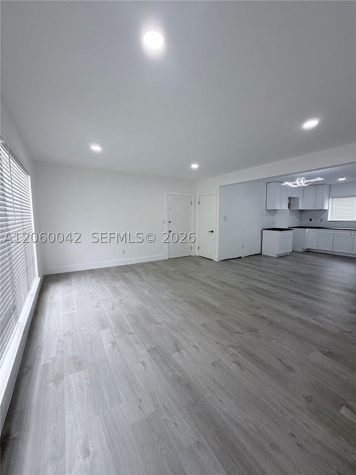 316 Surfside Blvd #2 - Photo 4 of 11