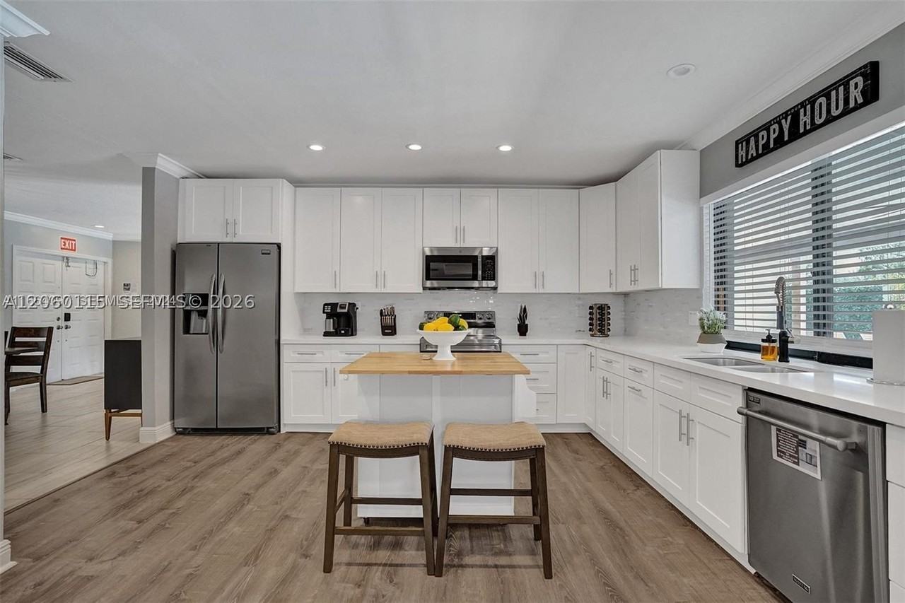 1941 Sw 52nd Ter - Photo 3 of 42