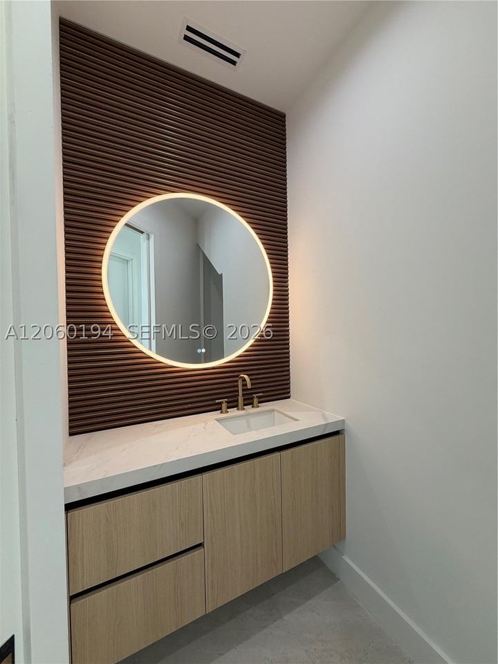 4664 Sw 32nd Ave #4664 - Photo 5 of 39