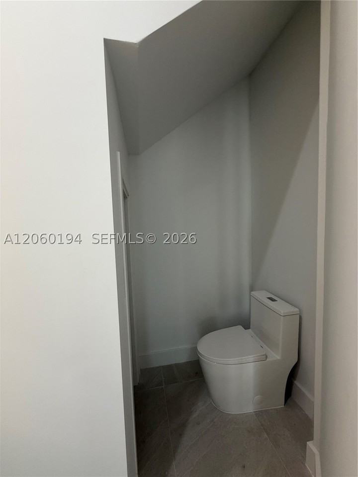 4664 Sw 32nd Ave #4664 - Photo 6 of 39