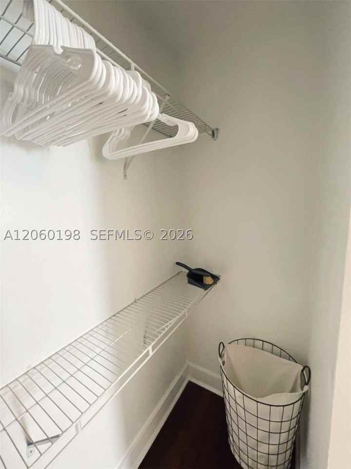 274 Nw 32nd St #1 - Photo 3 of 5
