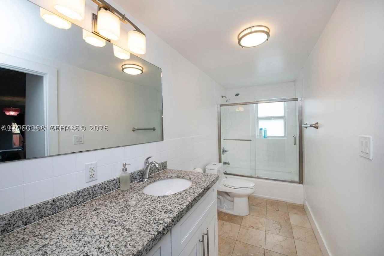 274 Nw 32nd St #1 - Photo 5 of 5