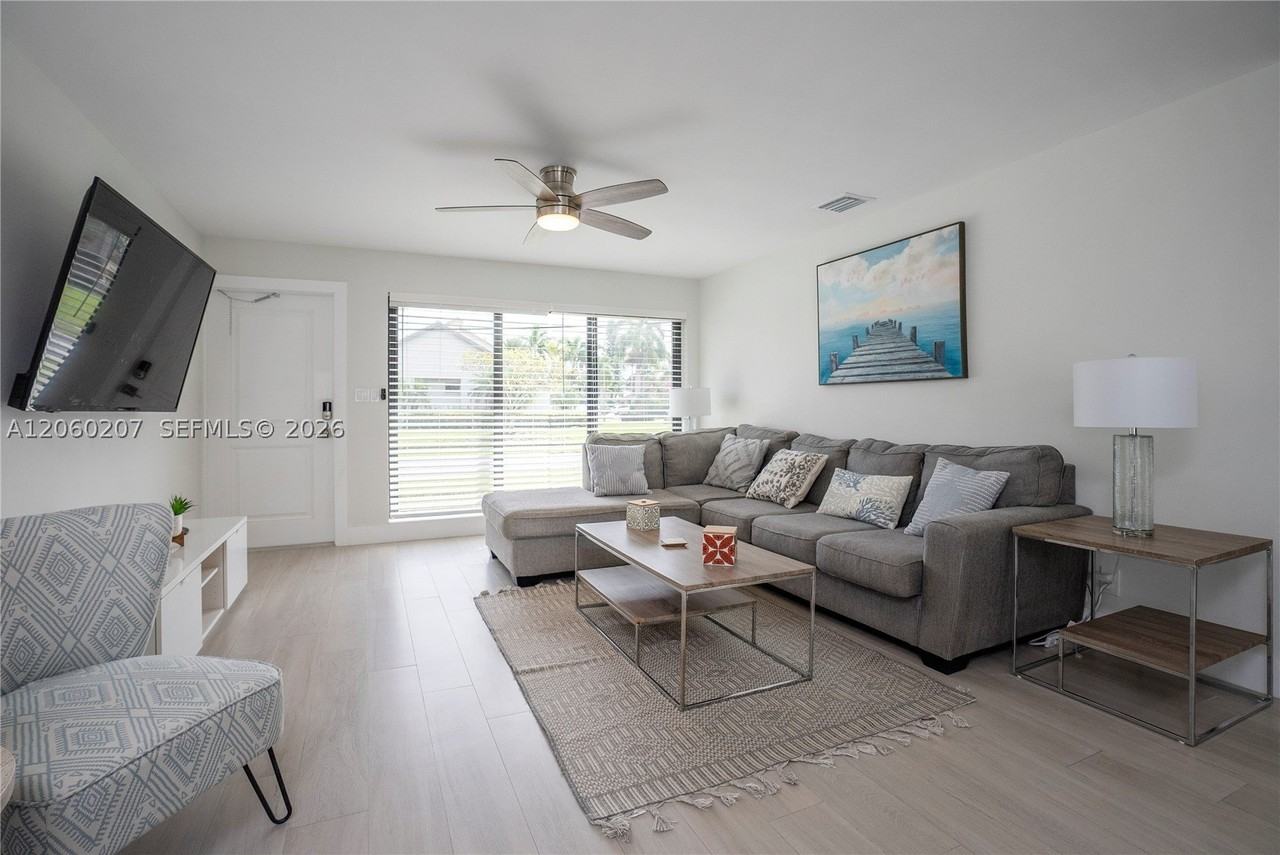 510 Se 3rd Ave #A - Photo 6 of 21
