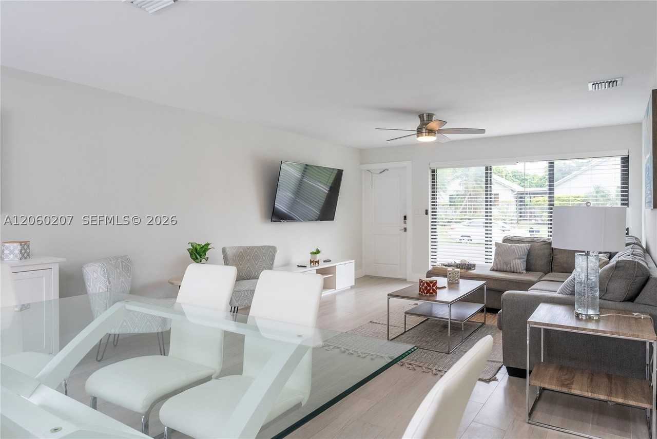 510 Se 3rd Ave #A - Photo 7 of 21