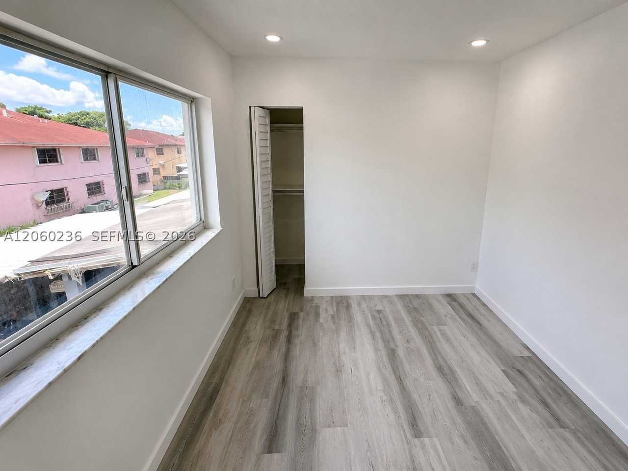 1373 W 43rd Pl #2 - Photo 4 of 11