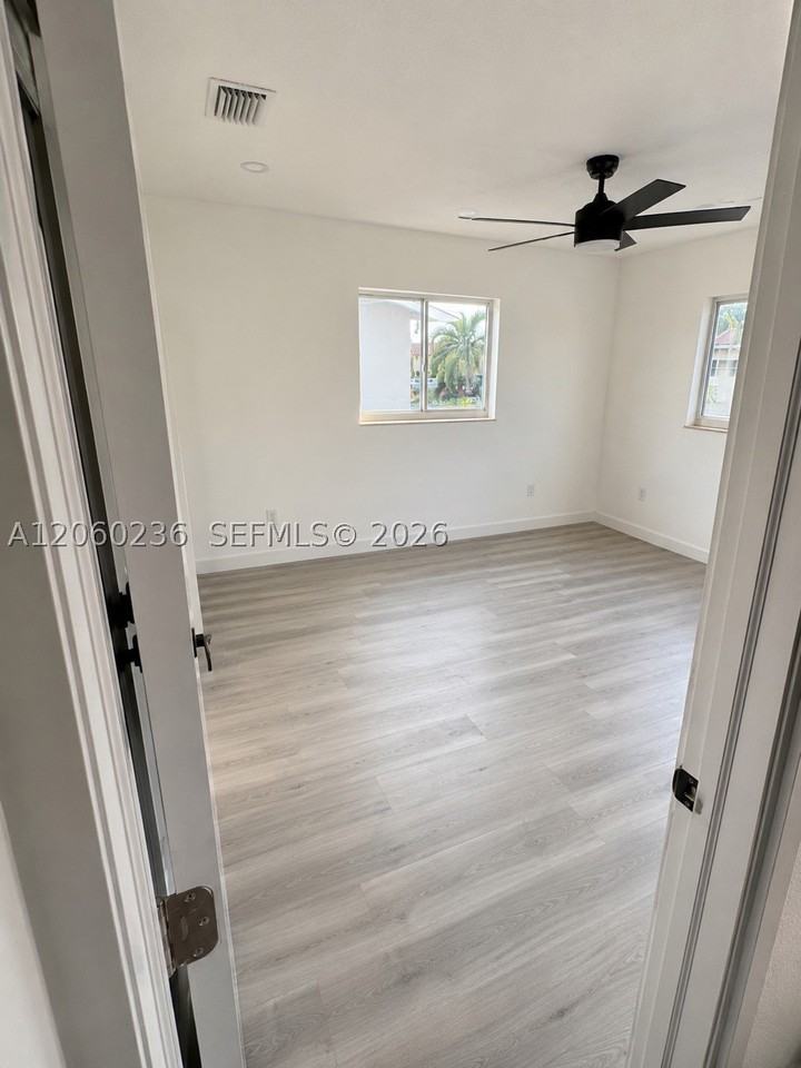 1373 W 43rd Pl #2 - Photo 5 of 11