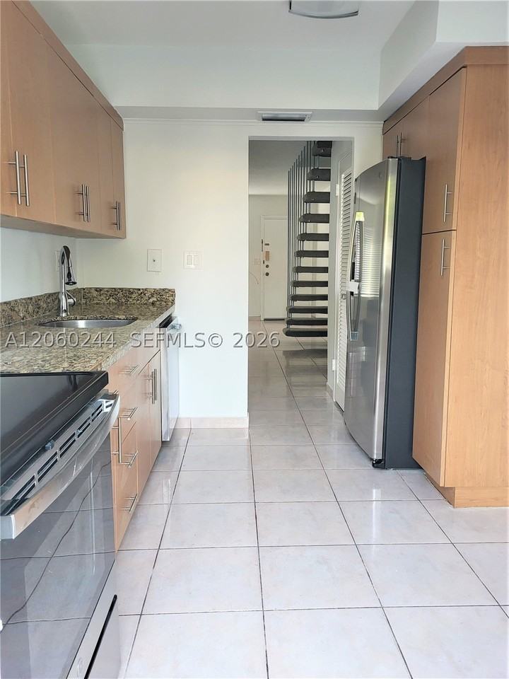 9455 Bay Harbor Ter #2N - Photo 5 of 15